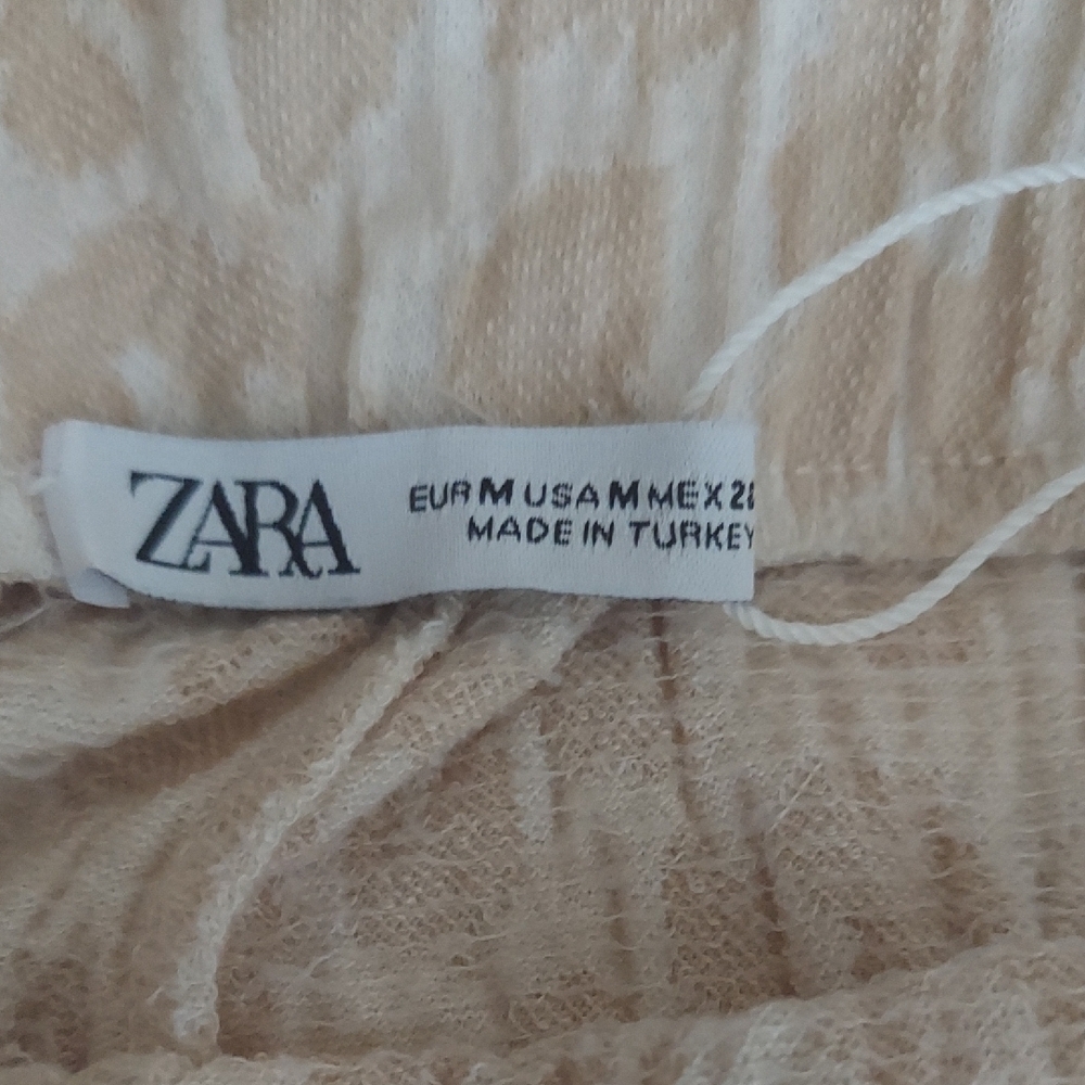 ZARA..Mid-rise leggings with an elastic waistband. Flared hem.